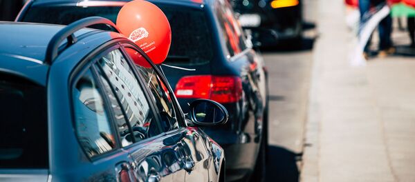  Припаркованные автомобили у Сантаришкской клиники - Sputnik Литва