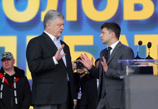 Жалкое зрелище: в Киеве состоялись дебаты Порошенко и Зеленского Жалкое зрелище: в Киеве состоялись дебаты Порошенко и Зеленского - Sputnik Литва