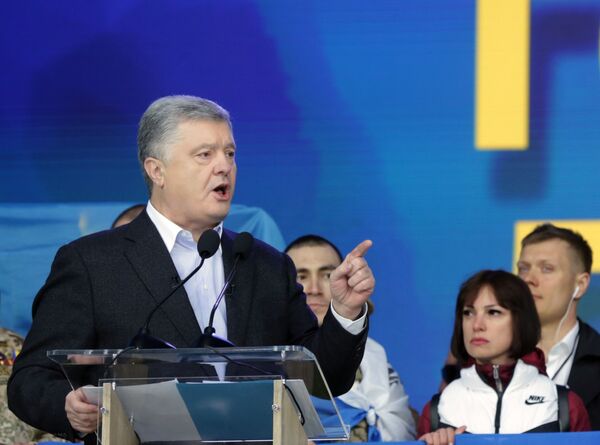 Жалкое зрелище: в Киеве состоялись дебаты Порошенко и Зеленского Жалкое зрелище: в Киеве состоялись дебаты Порошенко и Зеленского - Sputnik Литва