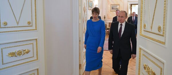 Президент РФ Владимир Путин и президент Эстонии Керсти Кальюлайд после российско-эстонских переговоров, 18 апреля 2019 года Президент РФ Владимир Путин и президент Эстонии Керсти Кальюлайд после российско-эстонских переговоров, 18 апреля 2019 года - Sputnik Литва