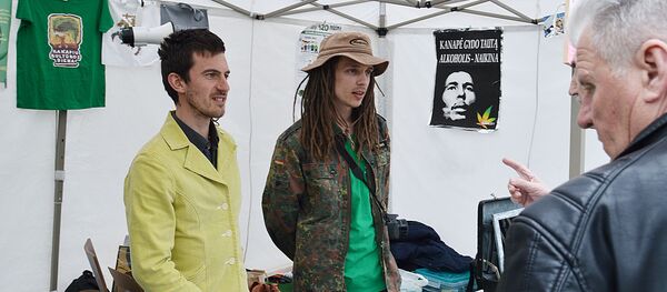 В Вильнюсе прошел День Конопли - Sputnik Литва