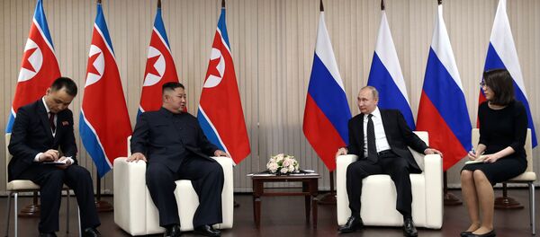 Президент РФ В. Путин встретился с лидером КНДР Ким Чен Ыном Президент РФ В. Путин встретился с лидером КНДР Ким Чен Ыном - Sputnik Lietuva