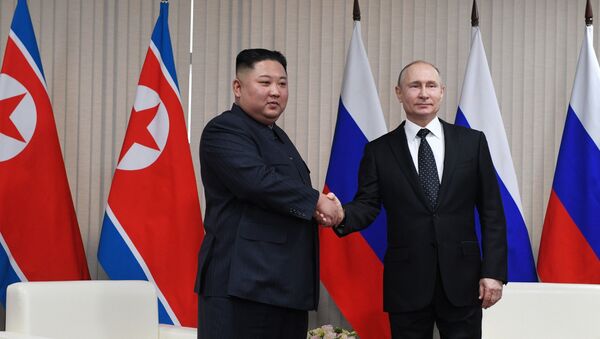 Rusijos prezidentas Vladimiras Putinas susitiko su Šiaurės Korėjos lyderiu Kim Čen Unu - Sputnik Lietuva