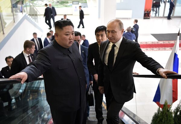 Путин рассказал о личной беседе с Ким Чен Ыном Путин рассказал о личной беседе с Ким Чен Ыном - Sputnik Литва