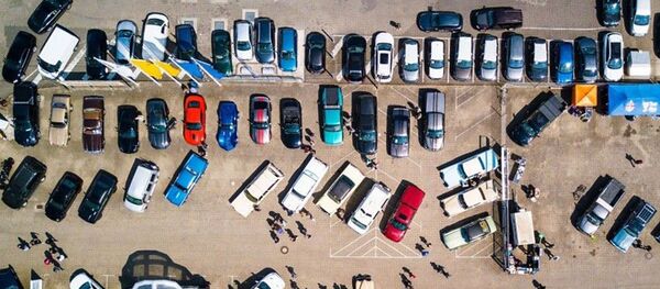 Парковка в Литве, архивное фото Парковка в Литве, архивное фото - Sputnik Литва