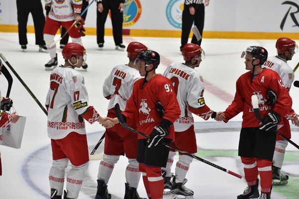 Исторический гол Зубруса не спас хоккеистов из Литвы от проигрыша белорусам - Sputnik Литва