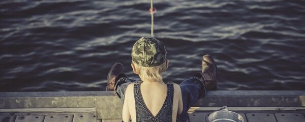 Мальчик рыбачит - Sputnik Литва