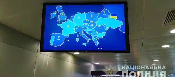 Kijevo oro uoste buvo rodomas vaizdo įrašas, vaizduojantis Ukrainą be Krymo Kijevo oro uoste buvo rodomas vaizdo įrašas, vaizduojantis Ukrainą be Krymo - Sputnik Lietuva