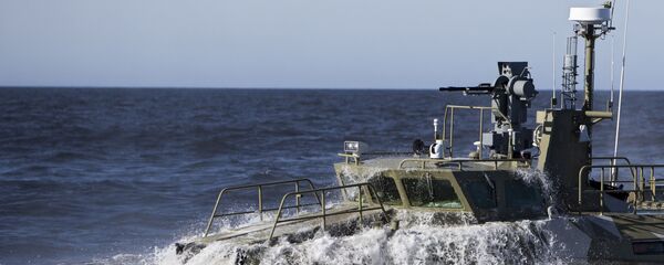 Российский патрульный катер Раптор во время тренировки отряда Балтийской военно-морской базы, архивное фото - Sputnik Литва