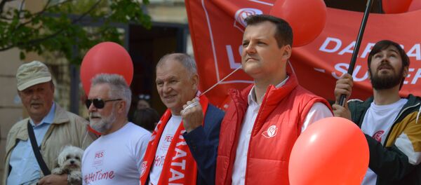 Члены Литовской социал-демократической партии на шествии в честь 1 Мая в Вильнюсе Члены Литовской социал-демократической партии на шествии в честь 1 Мая в Вильнюсе - Sputnik Литва