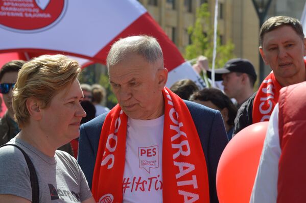 Член Литовской социал-демократической партии Витянис Андрюкайтис на шествии в честь 1 Мая - Sputnik Lietuva