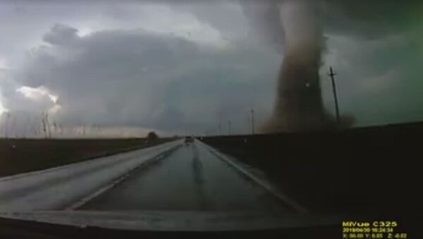 Мощнейший торнадо в Румынии сняли на видео - Sputnik Lietuva