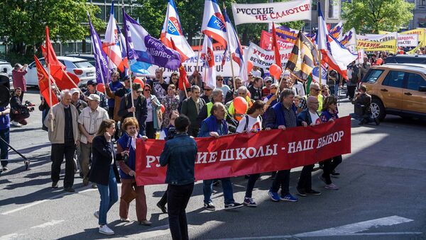 Акция Русского союза Латвии в защиту русских школ в Риге 1 мая 2019 года - Sputnik Литва