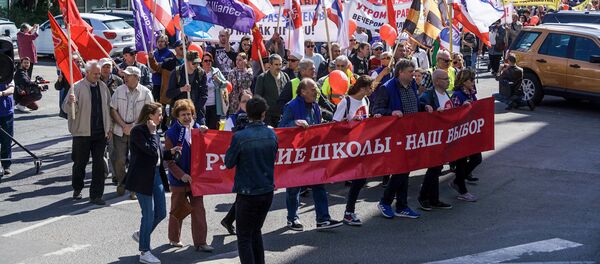 Акция Русского союза Латвии в защиту русских школ в Риге 1 мая 2019 года - Sputnik Литва