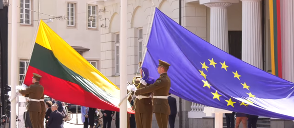 ES ir Lietuvos vėliavos - Sputnik Lietuva