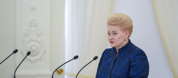 Президент Литвы Даля Грибаускайте на церемонии вручения наград многодетным матерям, архивное фото - Sputnik Литва