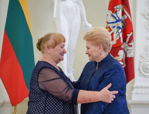 Президент Литвы вручила награды многодетным матерям - Sputnik Литва