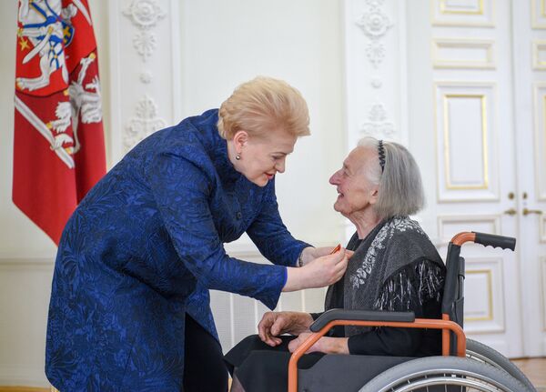 Президент Литвы вручила награды многодетным матерям - Sputnik Литва