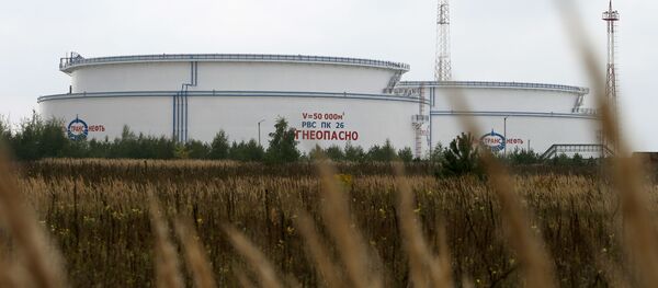 Нефтеперерабатывающий завод и нефтепровод Дружба - Sputnik Литва