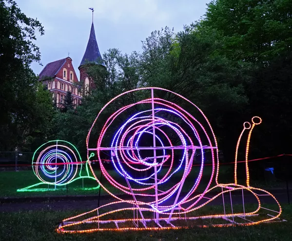 Milžiniškų kinų žibintų ekspozicija festivalyje Kanto saloje Kaliningrade Milžiniškų kinų žibintų ekspozicija festivalyje Kanto saloje Kaliningrade - Sputnik Lietuva