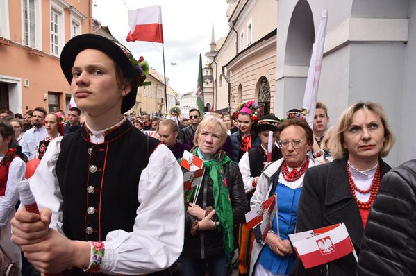 В Вильнюсе состоялось торжественное шествие поляков в честь первой письменной конституции Полонии - Sputnik Литва