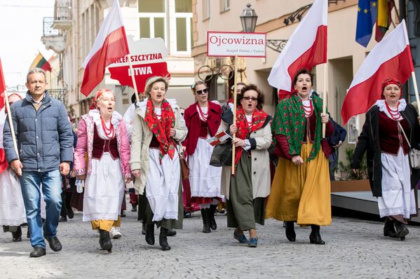 В Вильнюсе состоялось торжественное шествие поляков в честь первой письменной конституции Полонии - Sputnik Литва
