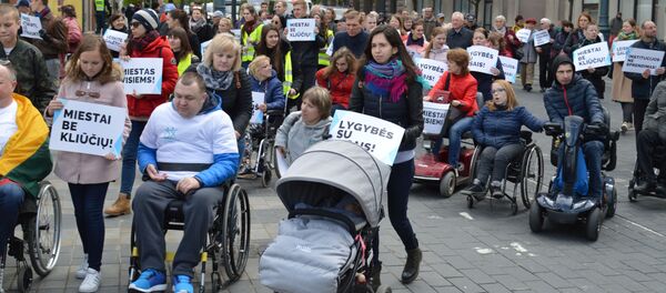 В столице прошла общественная акция Счастье когда можешь В столице прошла общественная акция Счастье когда можешь - Sputnik Литва