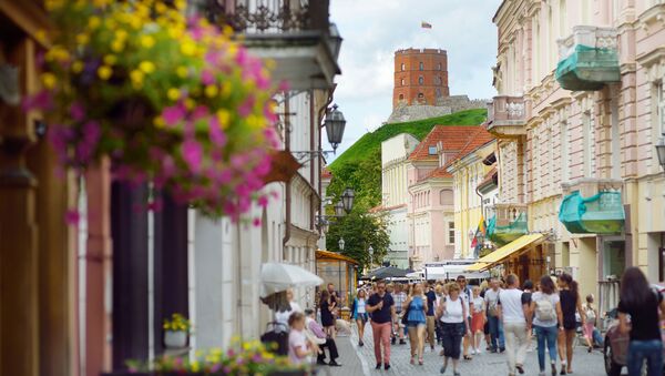 Туристы на узких улочках старого города, Вильнюс, архивное фото - Sputnik Литва