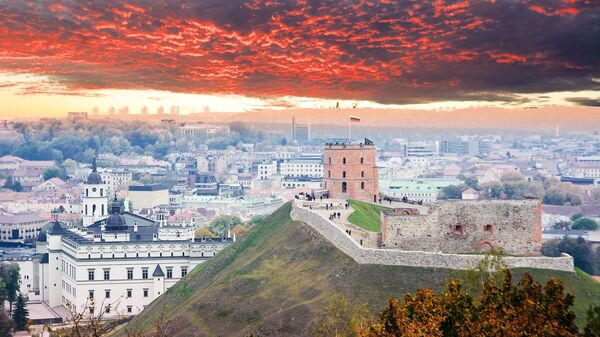 Гора и замок Гедиминаса на закате, архивное фото - Sputnik Литва