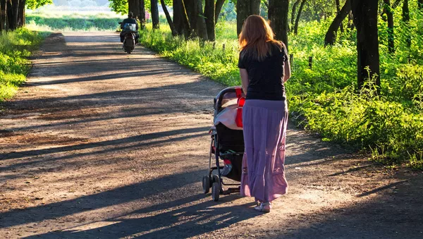 Moteris su vežimėliu - Sputnik Lietuva