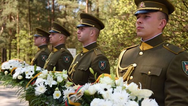 Командование Минобороны Литвы и солдаты почтили память жертв Второй мировой войны, архивное фото - Sputnik Литва
