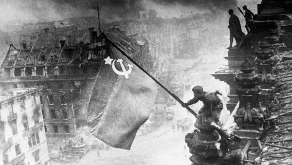 Pergalės Vėliava virš Reichstago

 - Sputnik Lietuva