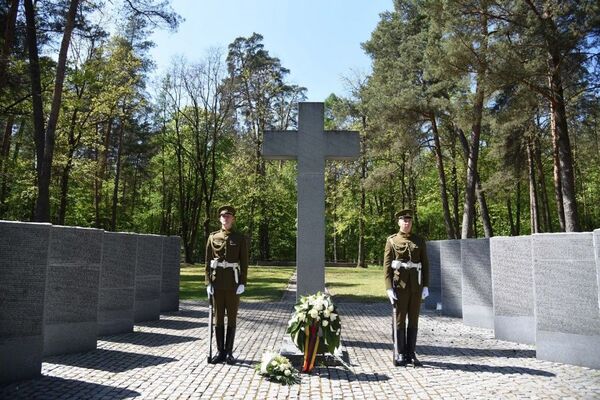 В Вильнюсе почтили память павших во Второй мировой войне В Вильнюсе почтили память павших во Второй мировой войне - Sputnik Литва