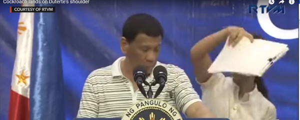 На президента Филиппин во время выступления заполз огромный таракан На президента Филиппин во время выступления заполз огромный таракан - Sputnik Lietuva