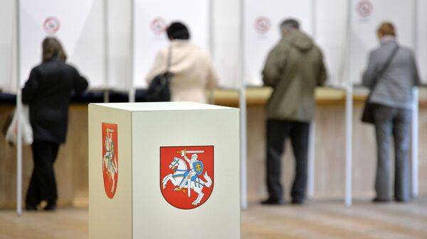 Выборы президента и два референдума проходят в Литве - Sputnik Литва