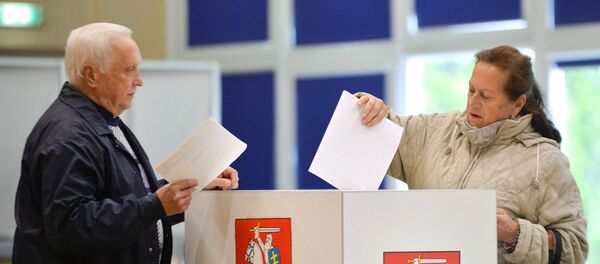 Выборы президента и два референдума проходят в Литве - Sputnik Lietuva