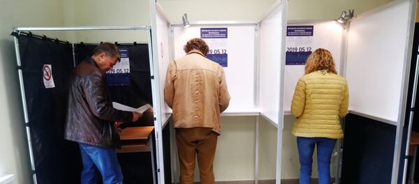 Избиратели голосуют на выборах президента Литвы, 12 мая 2019 года - Sputnik Литва