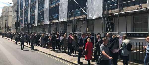 Очередь в посольство Литвы в Лондоне - Sputnik Литва