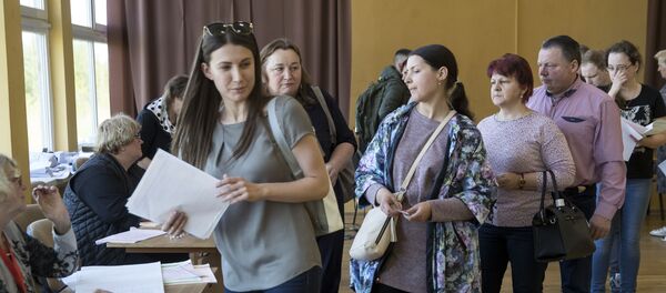 Избиратели голосуют на выборах президента Литвы, 12 мая 2019 года - Sputnik Литва