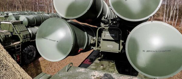 Боевые расчеты новейших зенитных ракетных систем С-400 Триумф в Калининградской области, архивное фото - Sputnik Литва