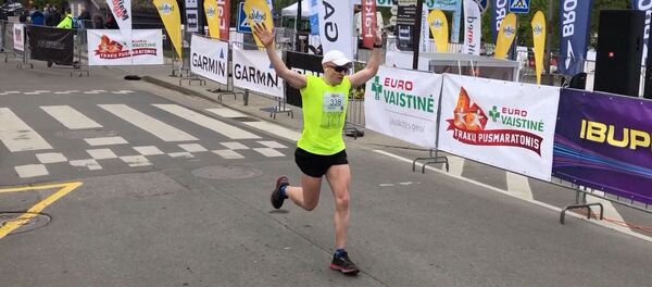В Тракае любители бега приняли участие в полумарафоне В Тракае любители бега приняли участие в полумарафоне - Sputnik Литва