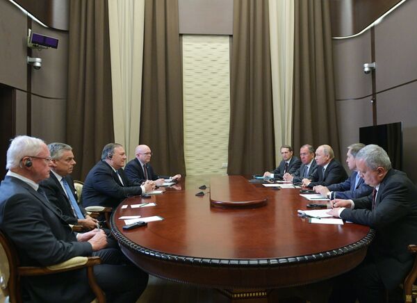 Путин и Помпео обсудили санкции США против России - Sputnik Литва