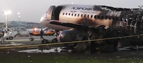 Следственные действия на месте аварийной посадки самолёта в аэропорту Шереметьево, архивное фото - Sputnik Литва