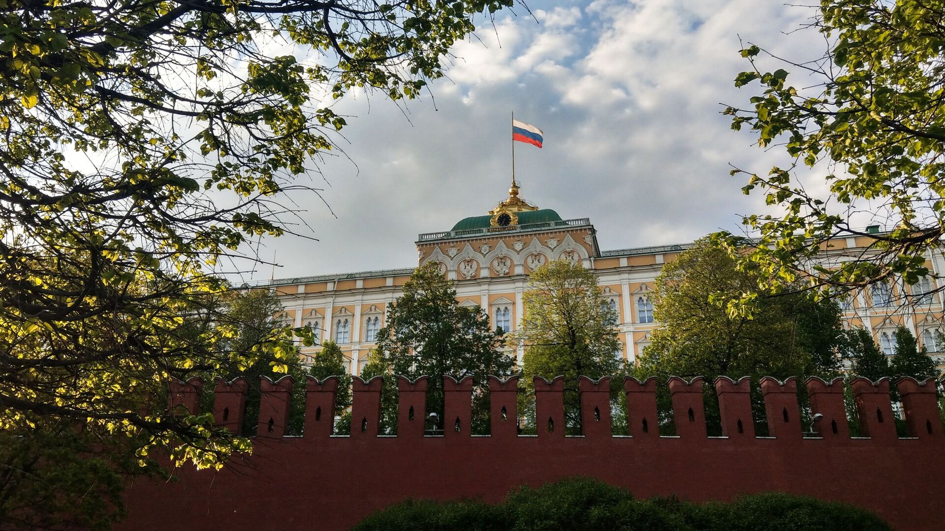 Вид на Большой Кремлевский дворец со стороны Кремлевской набережной, архивное фото - Sputnik Lietuva, 1920, 17.05.2021