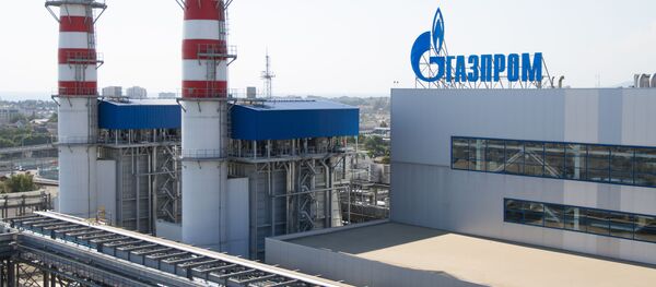 Логотип компании Газпром на крыше тепловой электростанции, архивное фото - Sputnik Литва