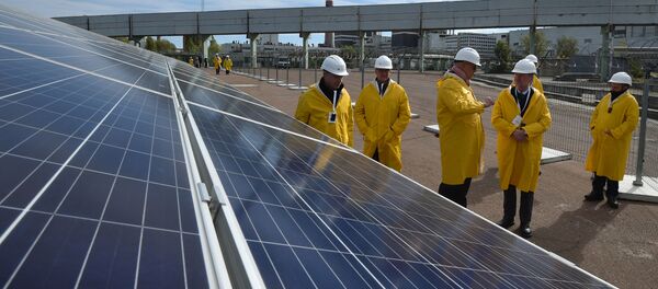 Солнечные панели у четвертого блока АЭС в Чернобыле, архивное фото Солнечные панели у четвертого блока АЭС в Чернобыле, архивное фото - Sputnik Литва