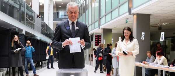 Гитанас Науседа голосует на выборах президента Литвы, архивное фото - Sputnik Литва