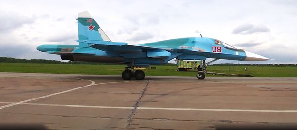Su-24 ir Su-34 pilotai pratybų metu numetė apie šimtą bombų Su-24 ir Su-34 pilotai pratybų metu numetė apie šimtą bombų - Sputnik Lietuva