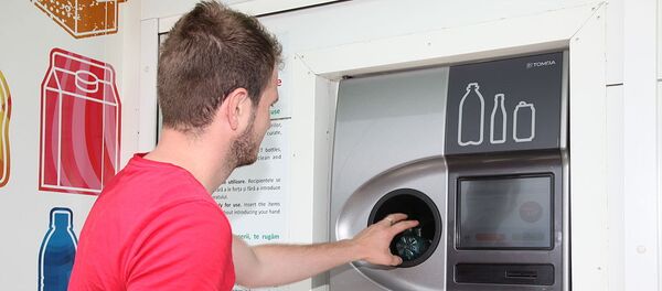 Plastikinės taros surinkimo aparatas Plastikinės taros surinkimo aparatas - Sputnik Lietuva