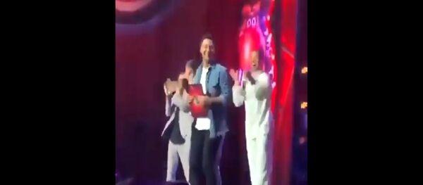 Президент Украины Владимир Зеленский станцевал на шоу Лига смеха - Sputnik Литва